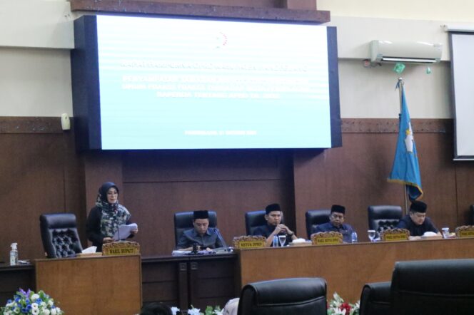 
					Bupati Irna: Target PAD Pandeglang Tahun 2025 Rp 350 Miliar