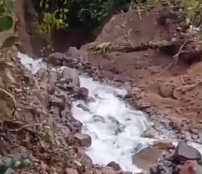 
					Longsor Terjadi di Gunung Pulosari Pandeglang
