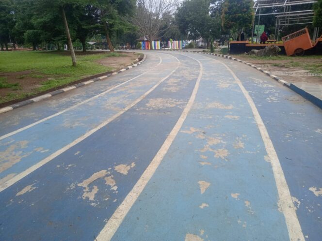 
					Pembangunan Jogging Track Alun-alun Pandeglang Disoal, DPRD Diminta Tak Tutup Mata