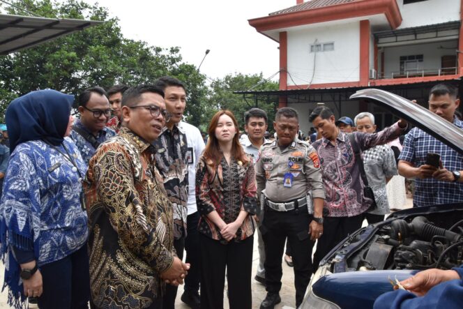
					Bapenda Banten Catat Pembayaran PKB Hari Kedua Capai Rp 17 Miliar