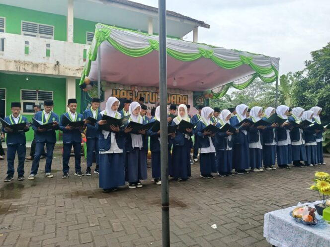 
					MTs Al-Jauhrotunaqiyyah Bentola Cilegon Luluskan Puluhan Siswa Berprestasi