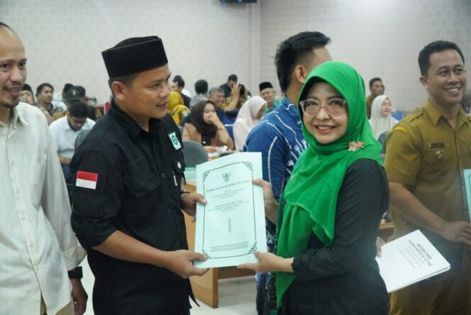 
					Bupati Pandeglang Serahkan SK Kopdes Merah Putih, Ini Pesan yang Disampaikan