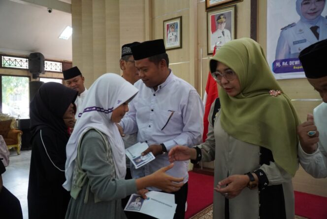 
					Momentum Muharram, Bupati Pandeglang bersama Baznas Santuni Ratusan Anak Yatim