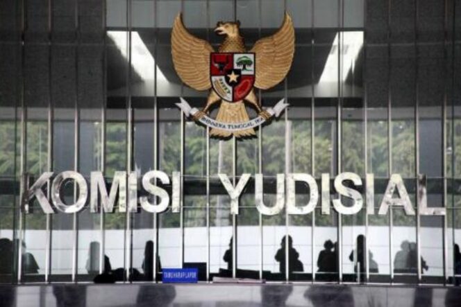 
					Oknum Hakim Pengadilan Tinggi Makassar Dilaporkan ke KY
