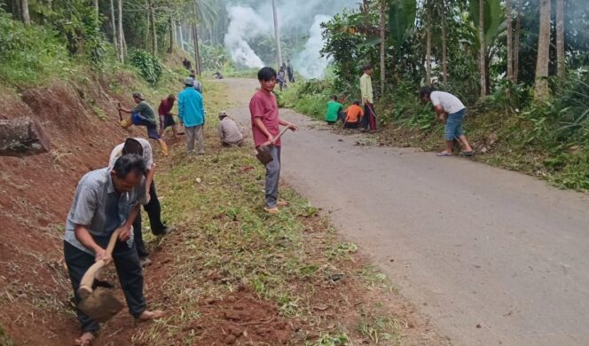 
					Kades Panjangjaya Ajak Warga Jaga Lingkungan Bersih dan Nyaman