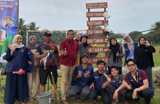 
					Pembuatan Tempat Sampah Dan Penanaman Pohon Peserta KKN Mahasiswa UIN Syarif Hidayatullah Jakarta Di Desa Pasanggrahan